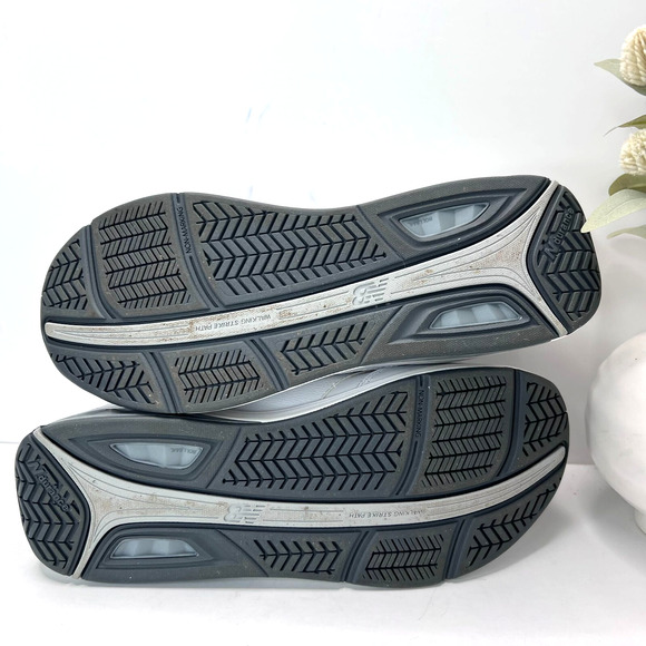 New Balance MW928WT3 Leather Walking Low Top Sneaker White Unisex M8.5/W10 - Picture 9 of 9